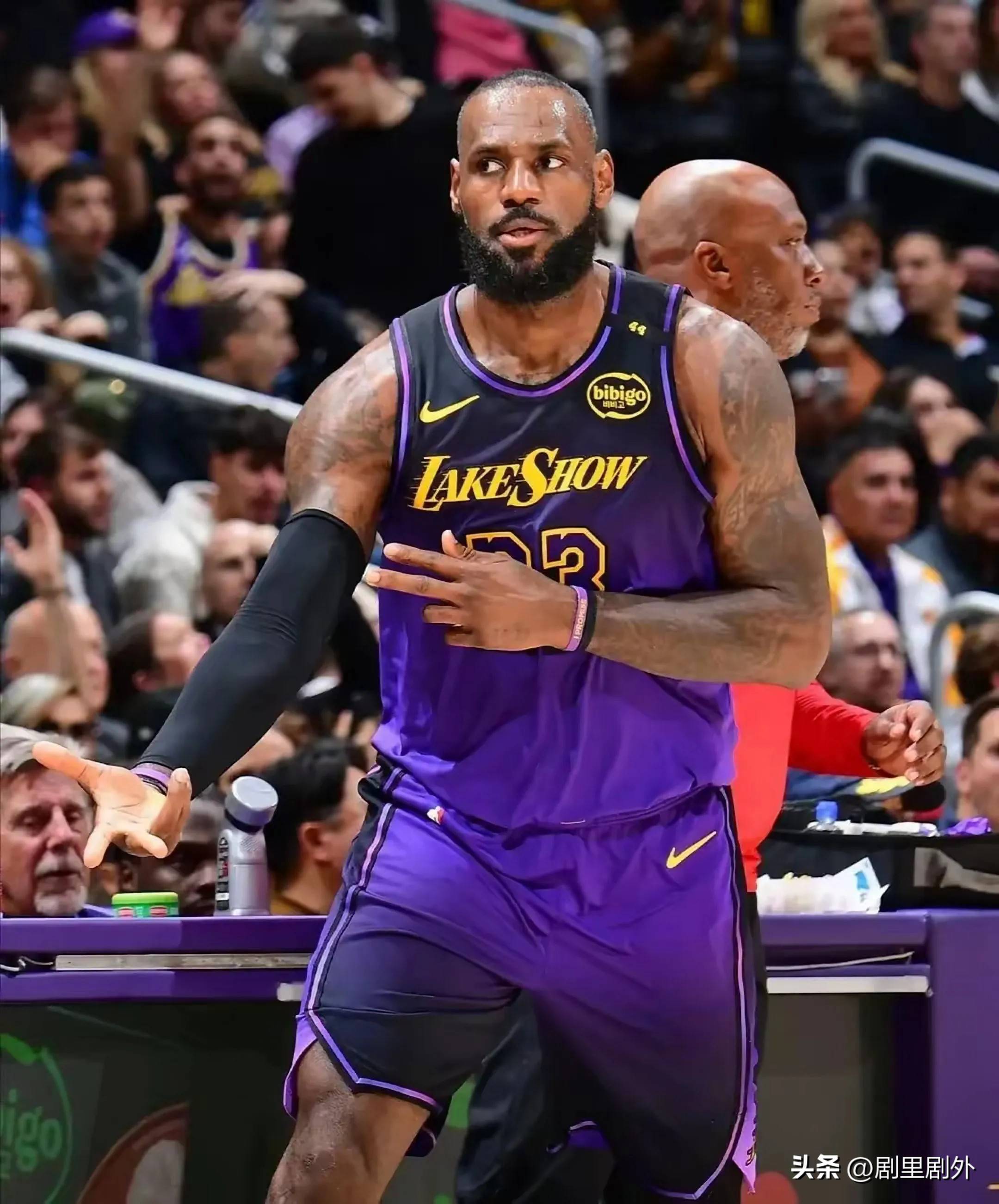 重返赛场引发热议！，詹姆斯在塞尔维亚队比赛中比赛局势复杂比赛高潮迭起的简单介绍