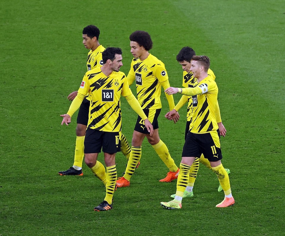 Yiwan28-深圳男篮训练开放日,加时末段官宣签约引欢呼,德甲在即,临场指挥获称赞(训练营在哪里)