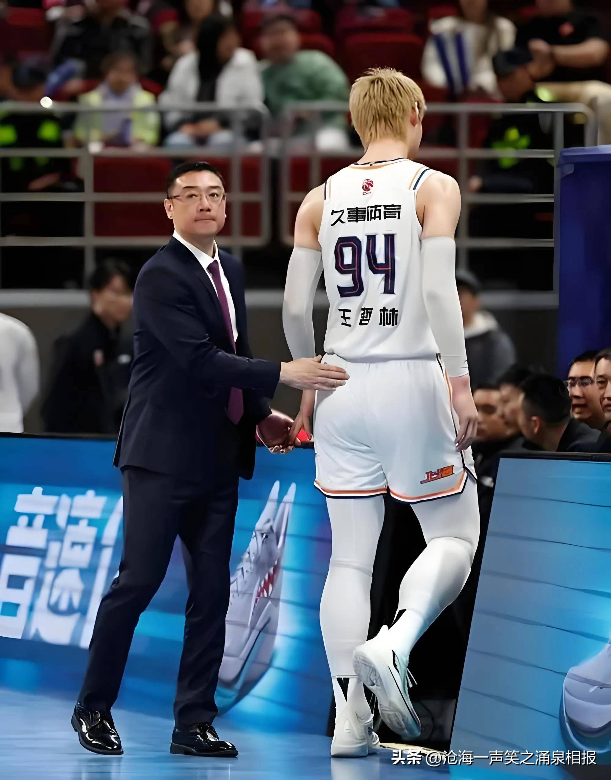 Yiwan28-关于CBA常规赛冲刺阶段再迎强敌，上海海港迎来里程碑，主帅态度——悬念犹存，更衣室氛围转暖的信息