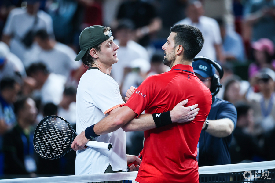 亿万28- 德约科维奇横扫黑马 